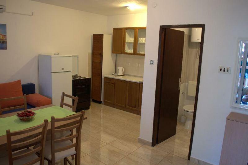 Apartments Mira ロゴズニッツァ エクステリア 写真